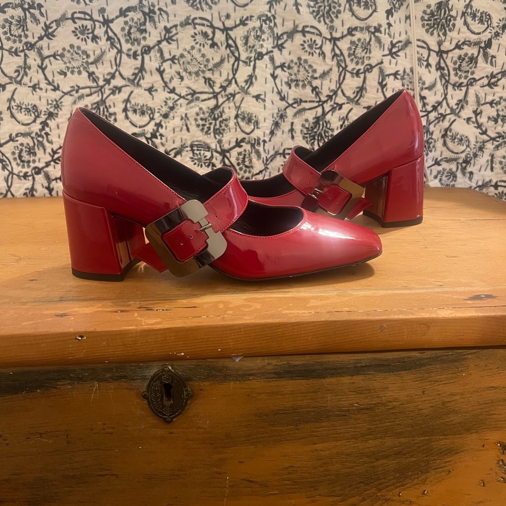 Red Carel Mary Jane's